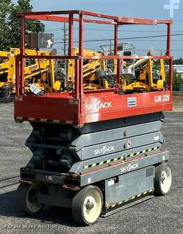 Scissor lift - Skyjack SJIII 3226 (1)