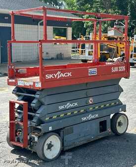 Scissor lift - Skyjack SJIII 3226 (5)