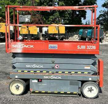 Scissor lift - Skyjack SJIII 3226 (8)