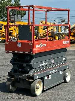 Scissor lift 2017  Skyjack SJ3226 (1)