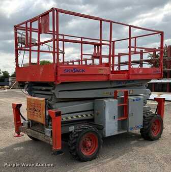 Scissor lift 2006  Skyjack SJ8841 (1)