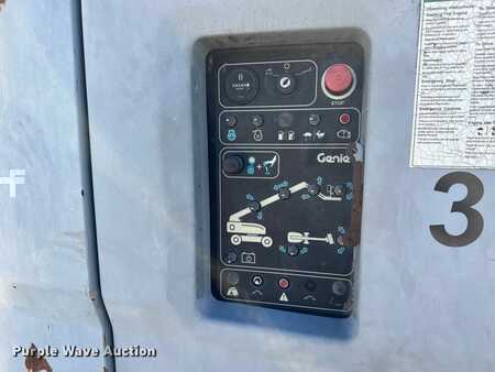 Telescopic boom lift 2012  Genie S85 (36)