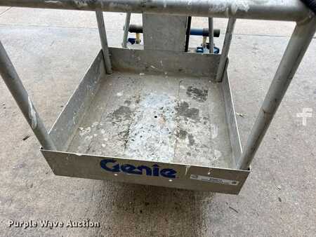 Vertical mast lift - Genie AWP-30S (10)