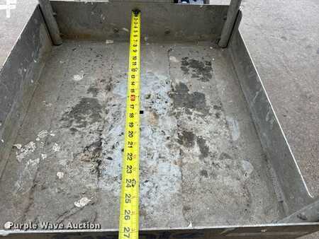 Vertical mast lift - Genie AWP-30S (11)