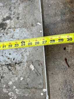 Vertical mast lift - Genie AWP-30S (12)