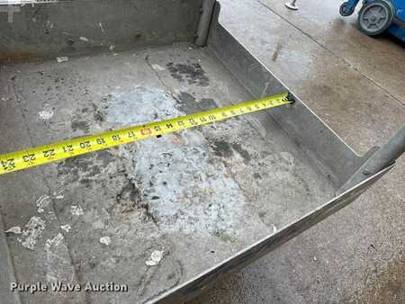 Vertical mast lift - Genie AWP-30S (13)