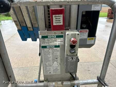 Vertical mast lift - Genie AWP-30S (15)