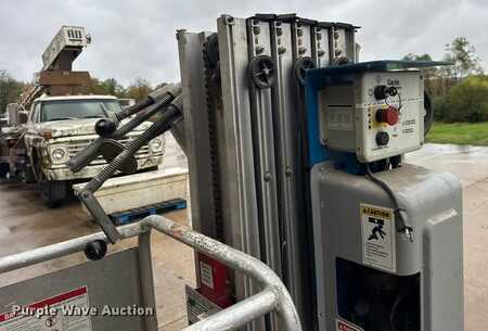 Vertical mast lift - Genie AWP-30S (17)