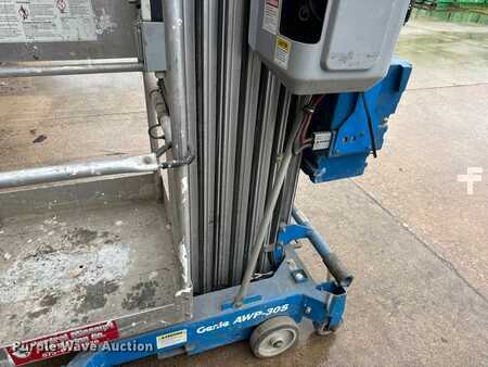 Vertical mast lift - Genie AWP-30S (19)