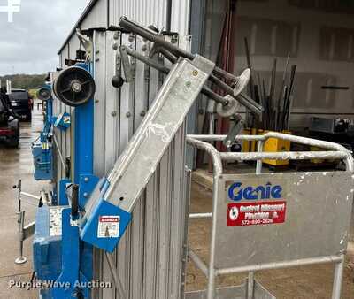 Vertical mast lift - Genie AWP-30S (21)