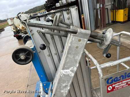 Vertical mast lift - Genie AWP-30S (22)