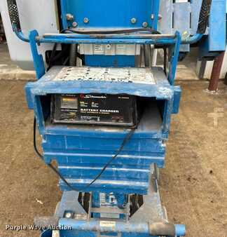 Vertical mast lift - Genie AWP-30S (25)