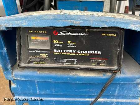 Vertical mast lift - Genie AWP-30S (26)