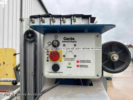 Vertical mast lift - Genie AWP-30S (27)