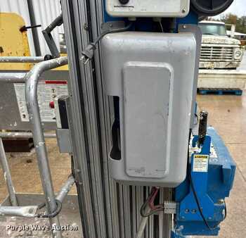 Vertical mast lift - Genie AWP-30S (28)