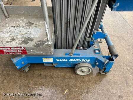 Vertical mast lift - Genie AWP-30S (31)