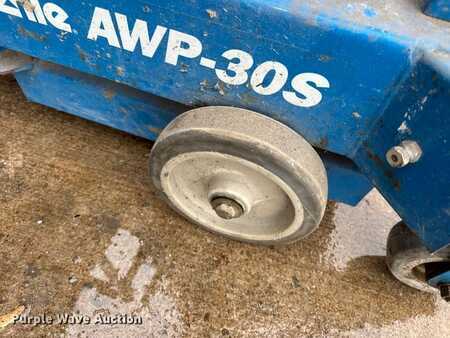 Vertical mast lift - Genie AWP-30S (32)