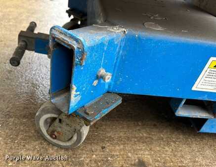 Vertical mast lift - Genie AWP-30S (33)