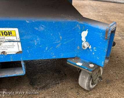 Vertical mast lift - Genie AWP-30S (36)