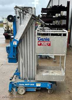 Vertical mast lift - Genie AWP-30S (4)