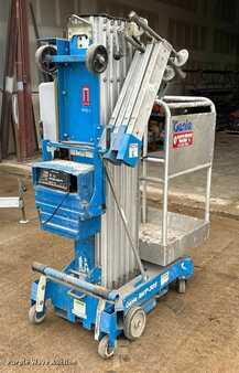 Vertical mast lift - Genie AWP-30S (5)