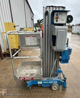 Vertical mast lift - Genie AWP-30S (8)