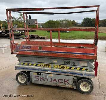 Plataforma Tijera 1994  SkyJack SJ-3220 (8)