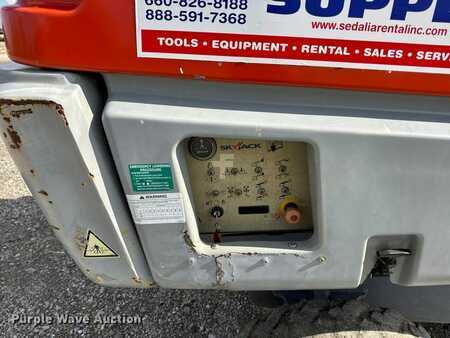 Telescopic boom lift - SkyJack SJ45T (17)