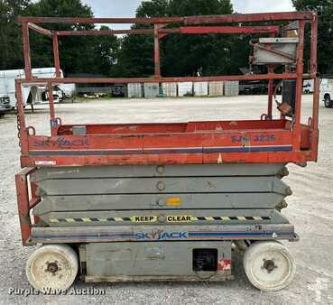 Scissor lift 2007  SkyJack SJIII 3226 (4)