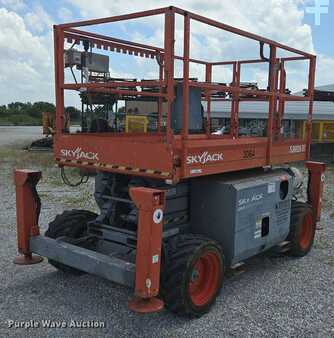 Scissor lift 2013  Skyjack SJ6826 RT (1)