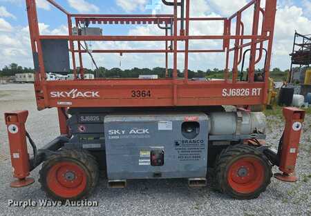 Scissor lift 2013  Skyjack SJ6826 RT (10)