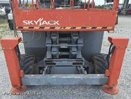 Scissor lift 2013  Skyjack SJ6826 RT (12)