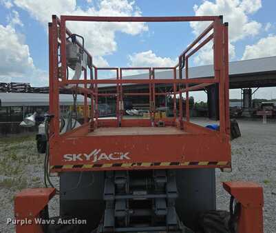 Scissor lift 2013  Skyjack SJ6826 RT (13)