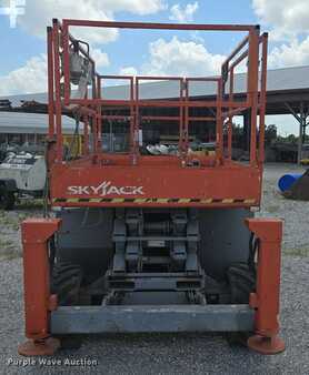 Scissor lift 2013  Skyjack SJ6826 RT (2)