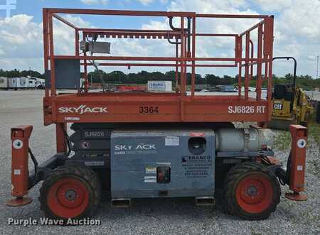 Scissor lift 2013  Skyjack SJ6826 RT (8)