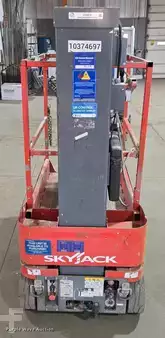 Vertical mast lift - Skyjack SJ16 (2)