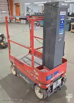 Vertical mast lift - Skyjack SJ16 (3)