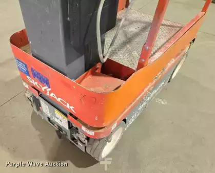 Vertical mast lift - Skyjack SJ16 (9)