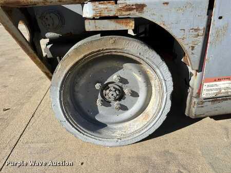 Scissor lift 2005  MEC 2633ES (26)