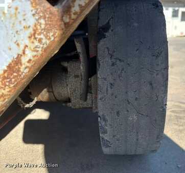 Scissor lift 2005  MEC 2633ES (27)