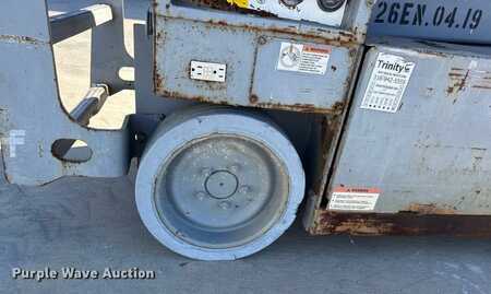 Scissor lift 2005  MEC 2633ES (30)