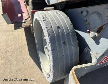 Scissor lift 2005  MEC 2633ES (33)