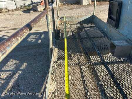 Telescopic boom lift 2002  Genie S80 (8)