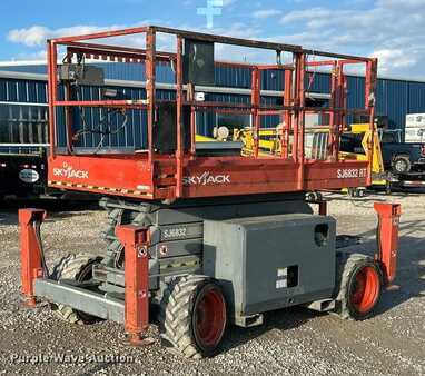 Plataforma Tijera 2013  Skyjack SJ 6832RT (1)