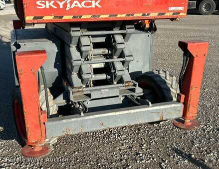 Plataforma Tijera 2013  Skyjack SJ 6832RT (11)