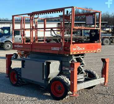 Plataforma Tijera 2013  Skyjack SJ 6832RT (3)