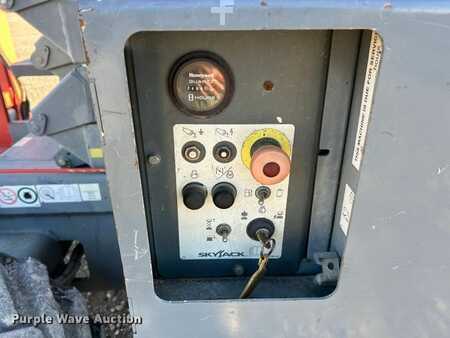 Plataforma Tijera 2013  Skyjack SJ 6832RT (31)