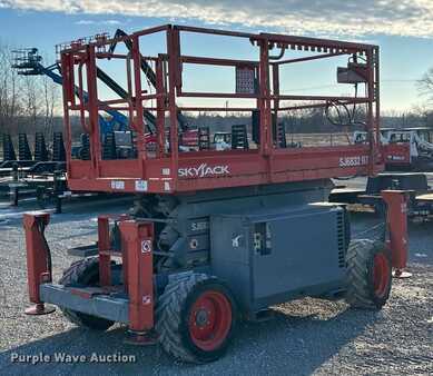 Plataforma Tijera 2013  Skyjack SJ 6832RT (5)