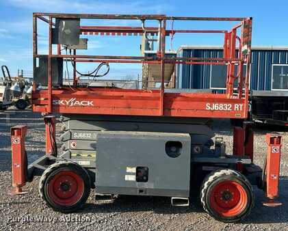 Plataforma Tijera 2013  Skyjack SJ 6832RT (8)