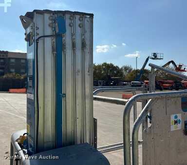 Vertical mast lift 2017  Genie GR-20 (11)